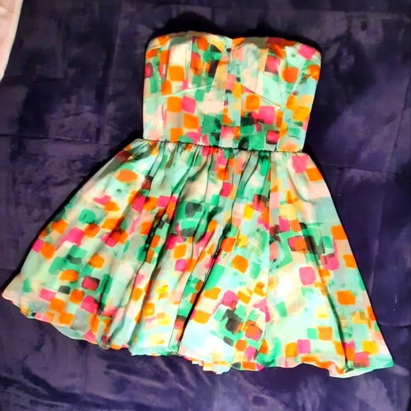 Guess Dresses & Skirts - Guess Los Angeles size 8 strapless sun dress